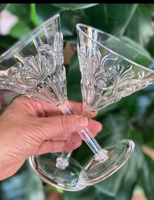 Acrylic Scollop Martini Glass / Clear