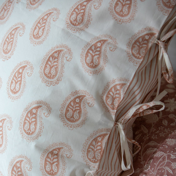 Pretty Paisley Euro Pillowcase / Cameo