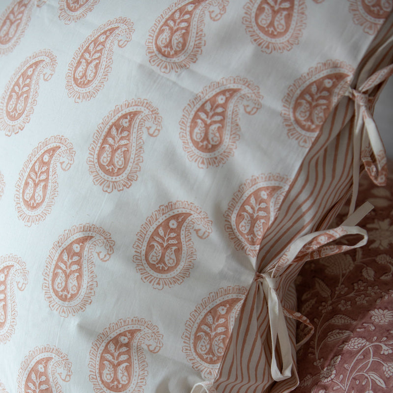 Pretty Paisley Euro Pillowcase / Cameo