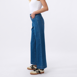 Freya Jean / 90's Blue