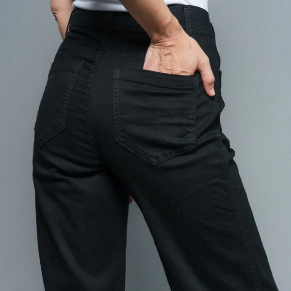 Helena Jean / Black