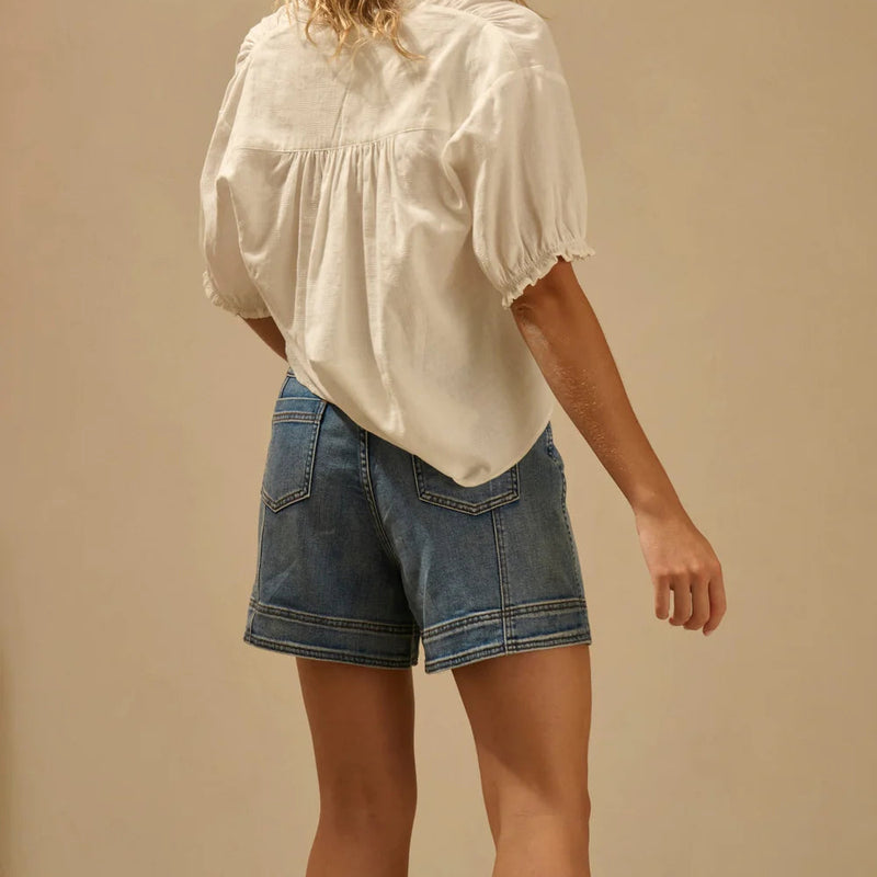 Sydney Short / Dakota Wash