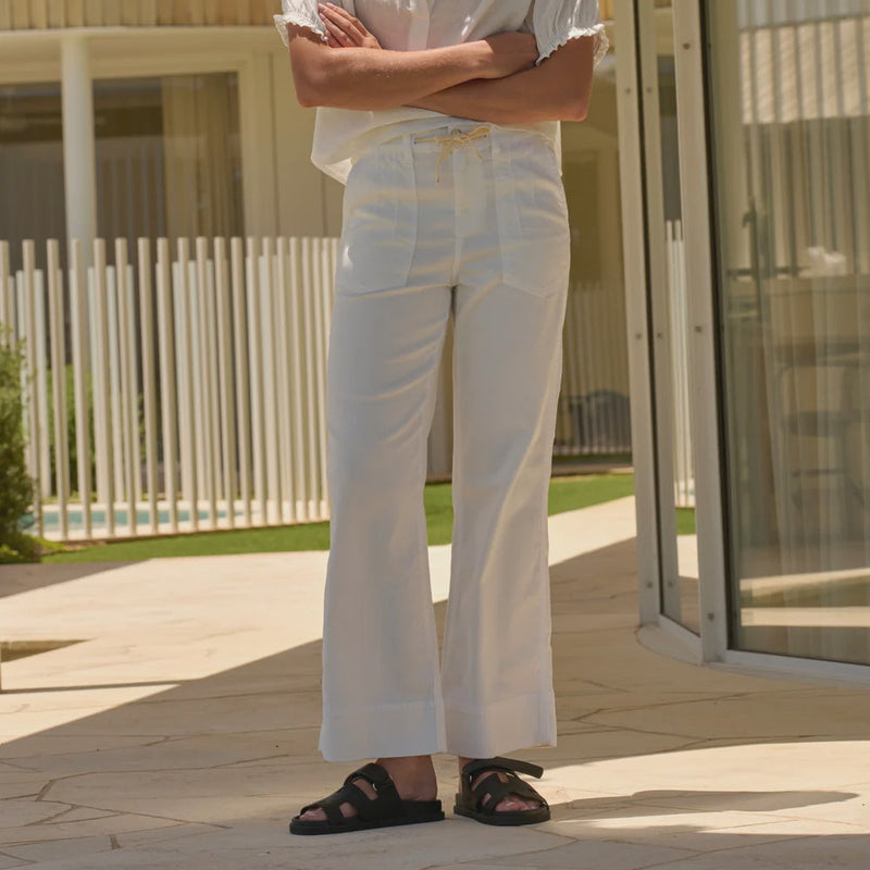 Sofia Pant  / Snow White