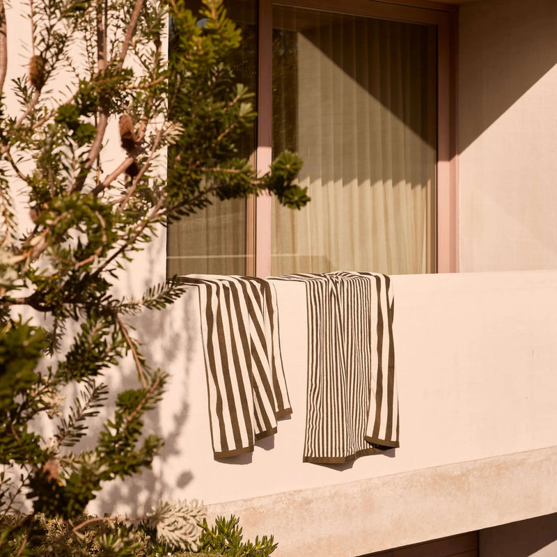 Raye Hand Towel / Olive