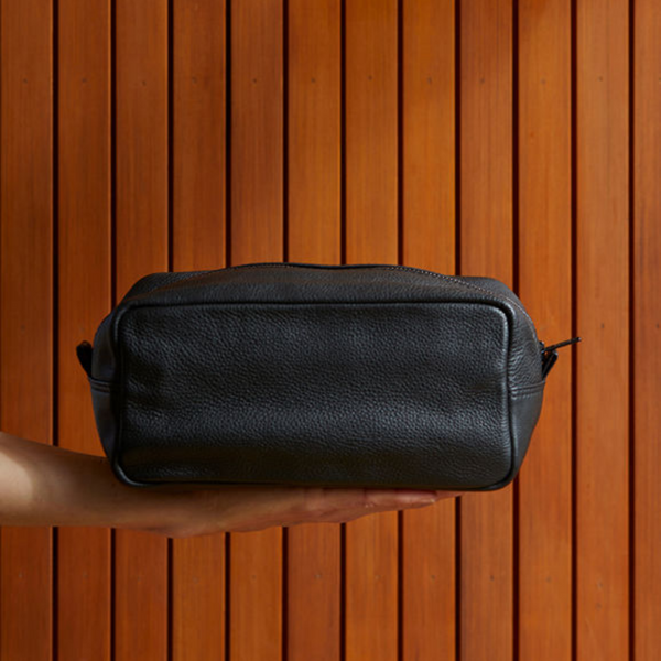 Marlo Leather Wash Bag Large / Black