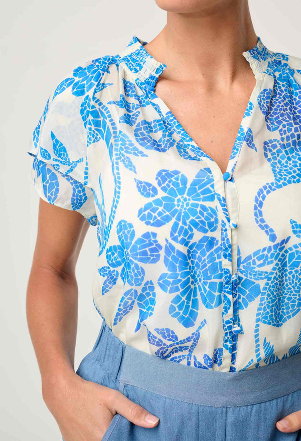 Calandra Flutter Sleeve Top / Azure Mosaic