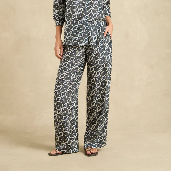 Azra Pant / Pathway Charcoal