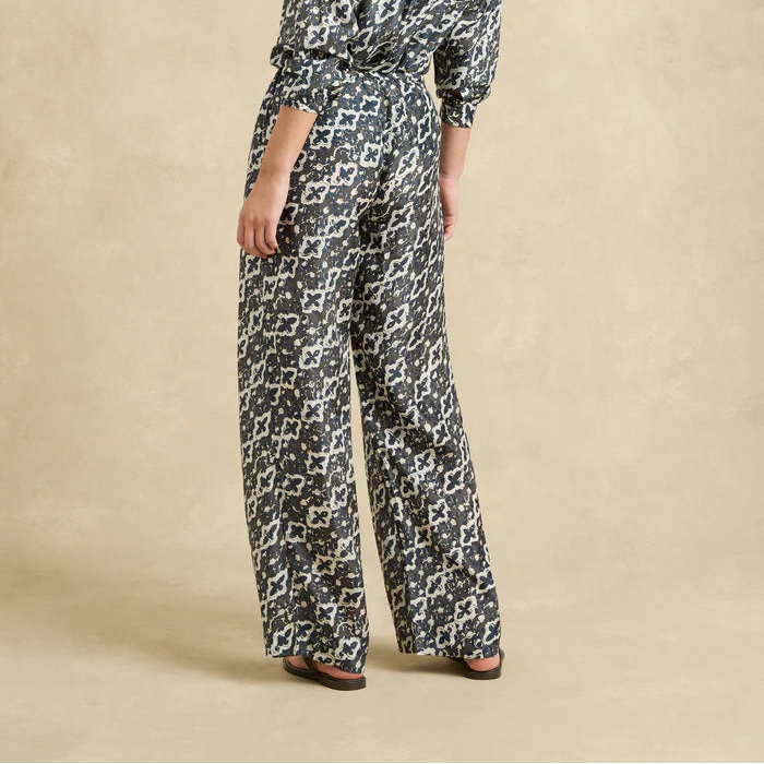 Azra Pant / Pathway Charcoal