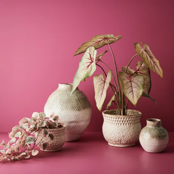String of Hearts Pot / Pink Green