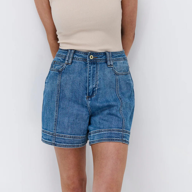 Sydney Short / Dakota Wash