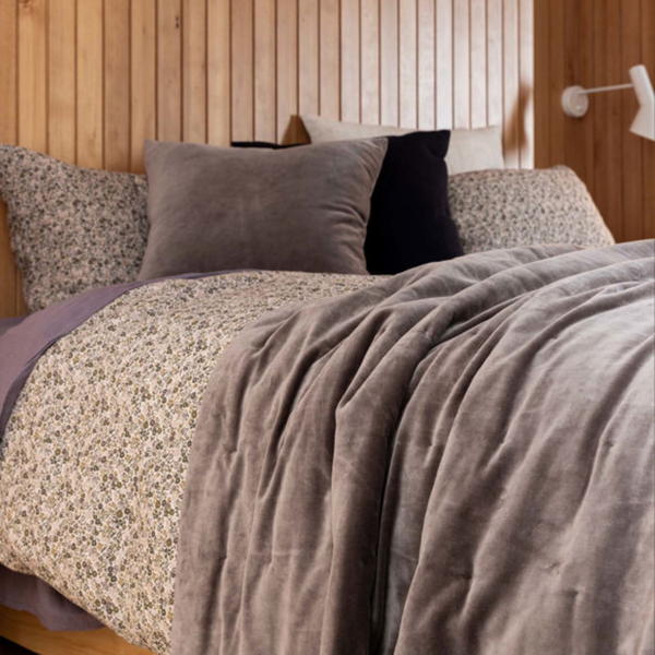 Velvet Quilt Queen / Doe