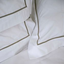Grace King Flat Sheet / Taupe Satin Stitch