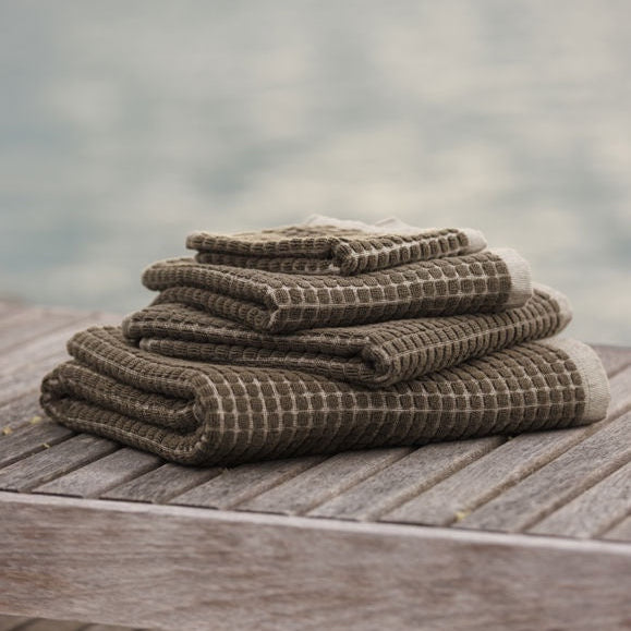 Nero Cotton Bath Mat / Ivy + Cream