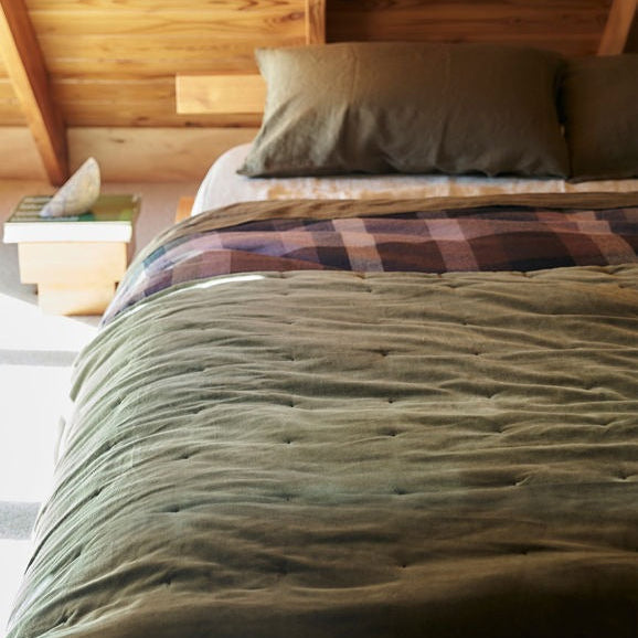 Velvet Quilt Queen / Ivy