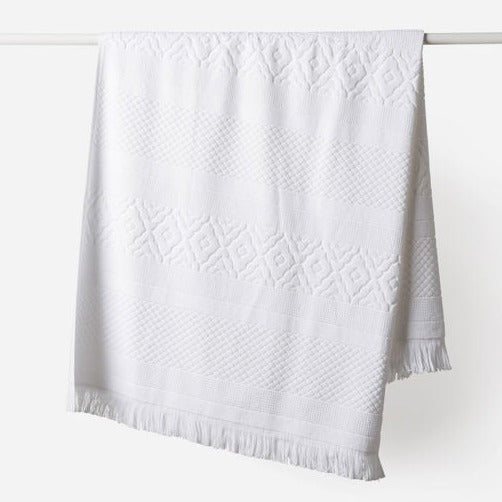 Jacquard Bath Towel / White Home Goods Hardware