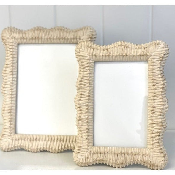 Rattan Look Scallop Edge Photo Frame / 13 x 18 cm