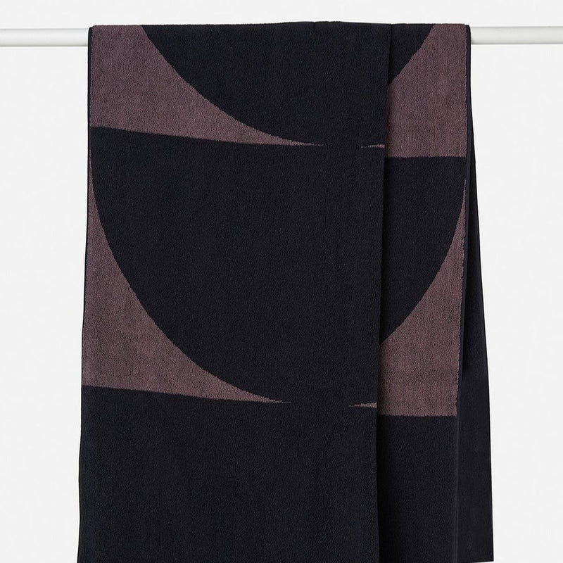 Balance Beach Towel / Blue Black Lupin